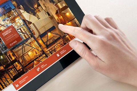 L&R: Site com sistema de obras